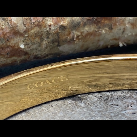 COACH SIGNATURE PUSH HINGED BANGLE BLACK - Picture 3 of 8